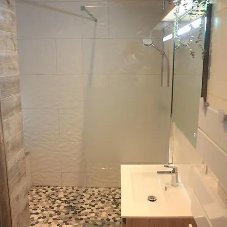 Hotegam Agency, 70 Rue Thiers Championnet, Close Sncf, New & Design, 2 Bedrooms, 1 Office Apartment *
